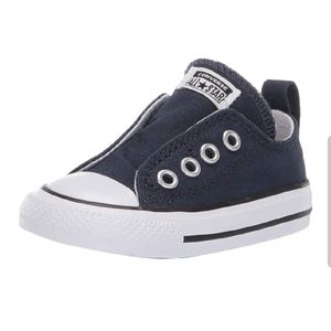 Size 4 toddler converse chuck taylor sneakers